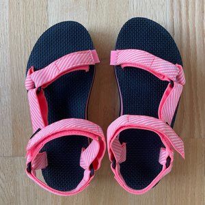 💖 *RARE* Teva Flatform Universal Stripe Sandals 💖